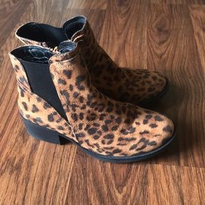 Girls leopard booties. Size 1